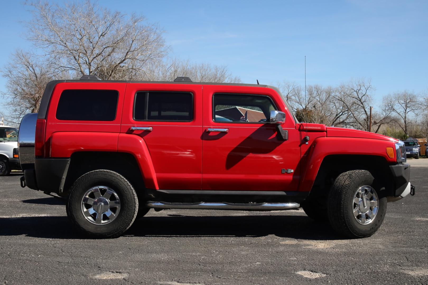 2008 RED HUMMER H3 Base (5GTEN13E188) with an 3.7L L5 DOHC 20V engine, 4-SPEED AUTOMATIC OR 5-SPEED MANUAL transmission, located at 420 E. Kingsbury St., Seguin, TX, 78155, (830) 401-0495, 29.581060, -97.961647 - Photo#3